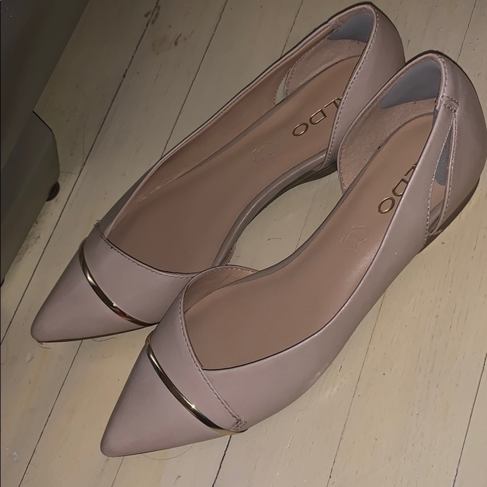 Aldo beige pointy flats.